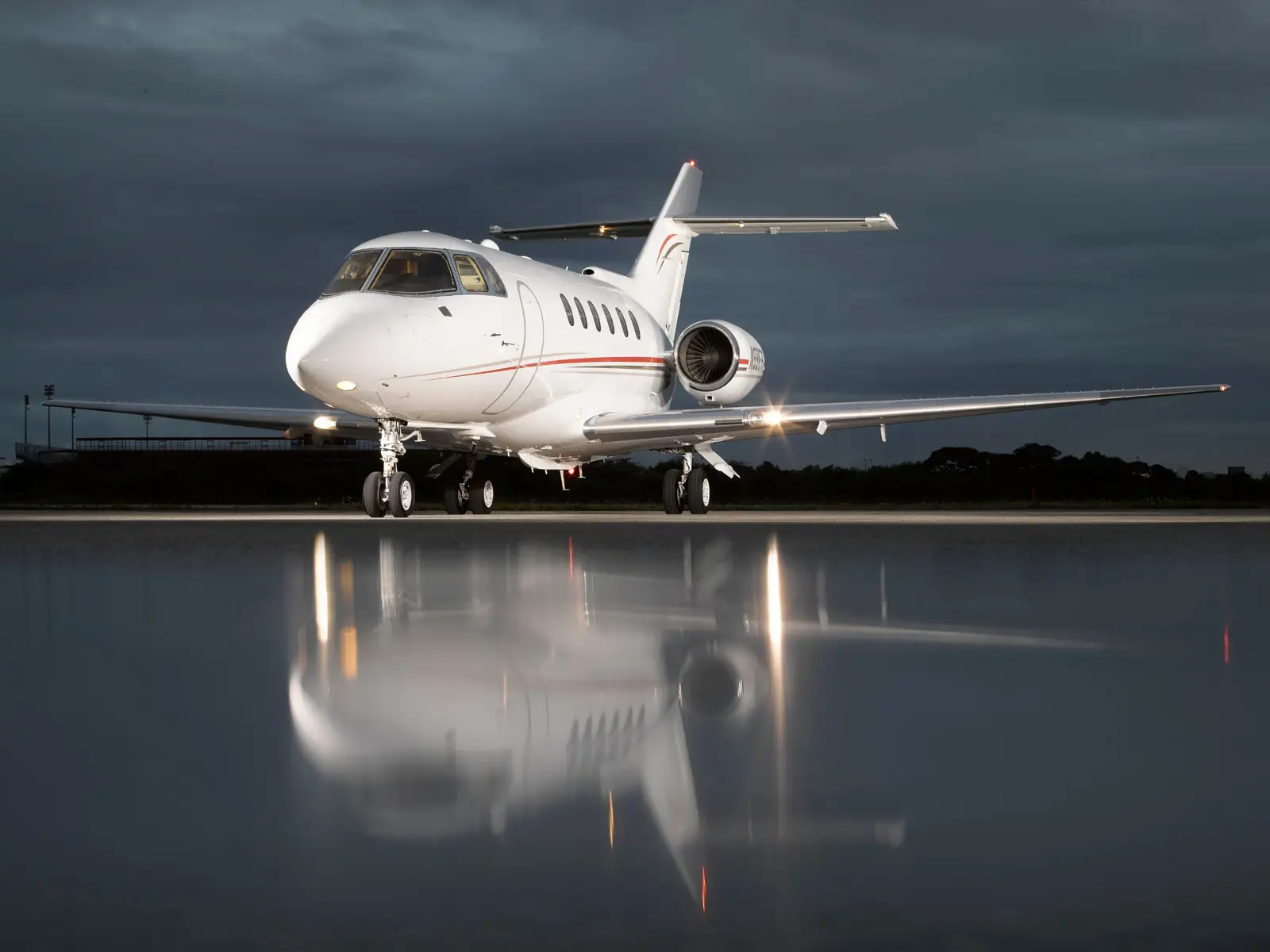 Beechcraft Hawker 800XP N991FR operated by Privaira Private Aviation photo 4