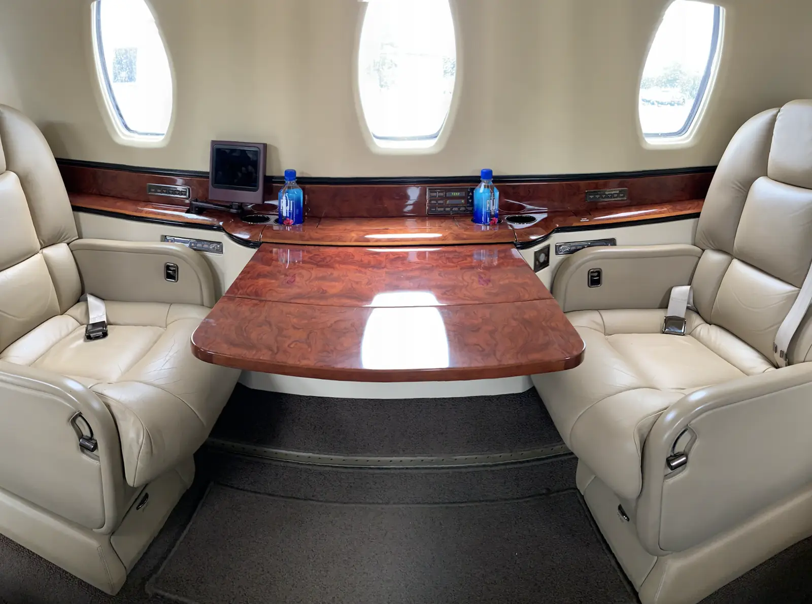 Cessna Citation X N992MG operated by Baker Aviation, LLC, KORD photo 2