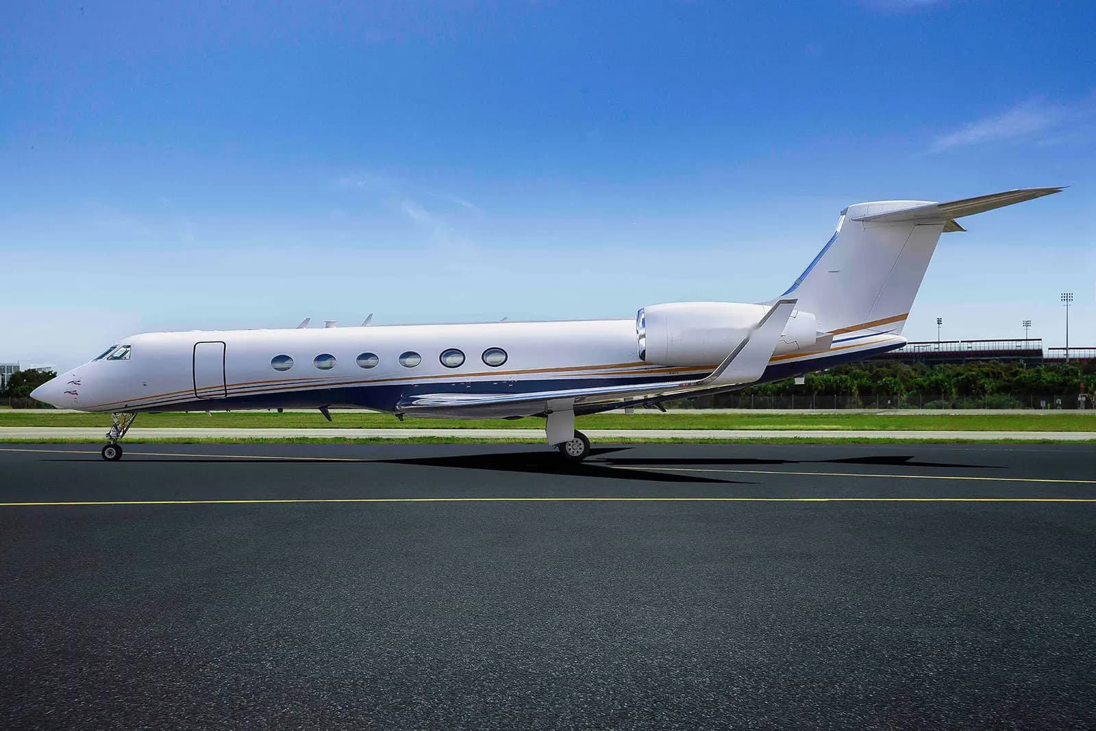 Gulfstream V N996GA operated by Journey Aviation, LLC photo 4