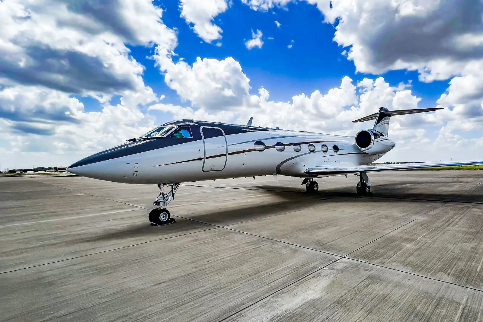 Gulfstream IV N999AH operated by Wing Aviation Charter Services, LLC photo 4