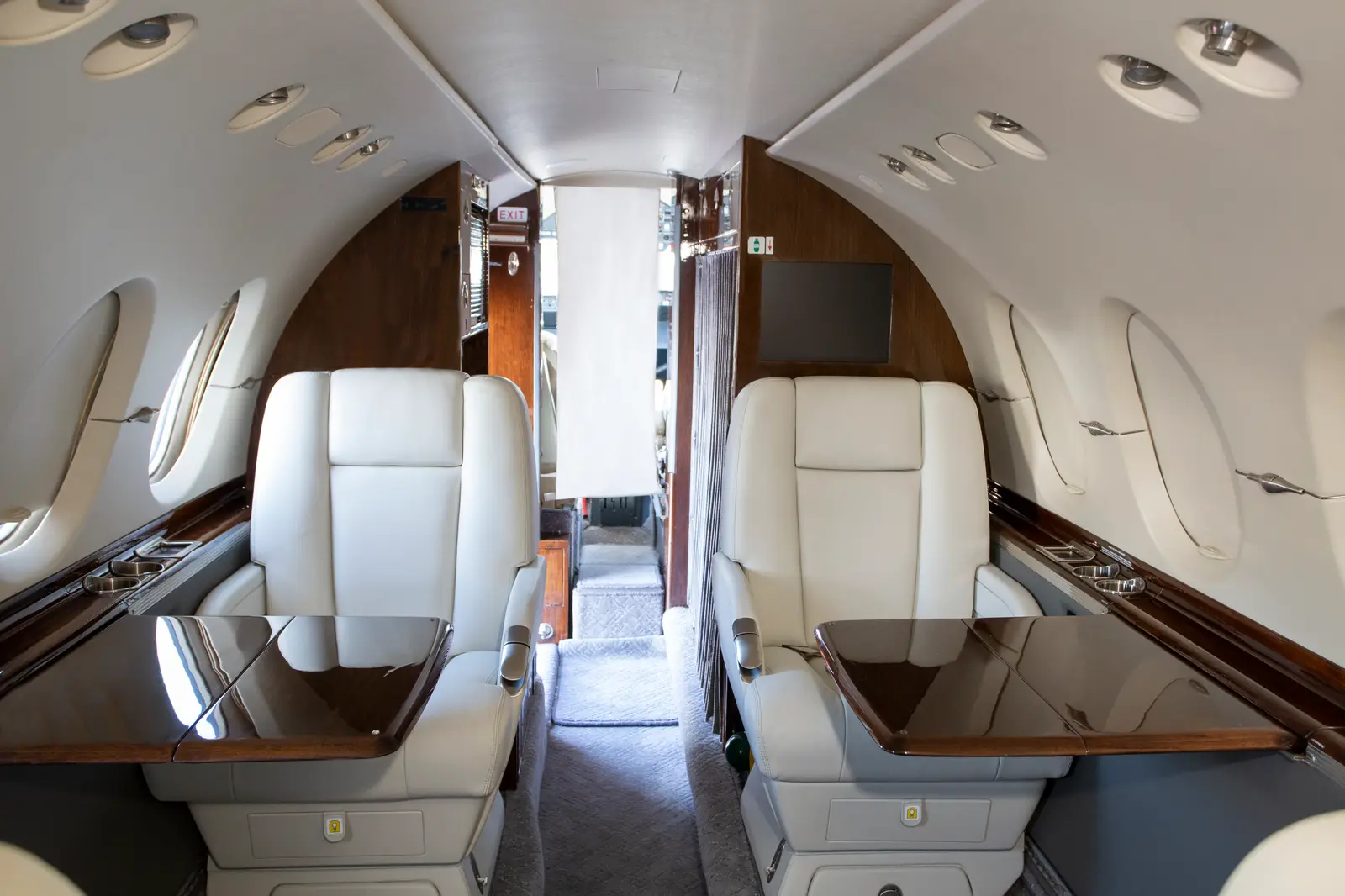 Beechcraft Hawker 900XP N999PR operated by Cirrus Aviation Services photo 2