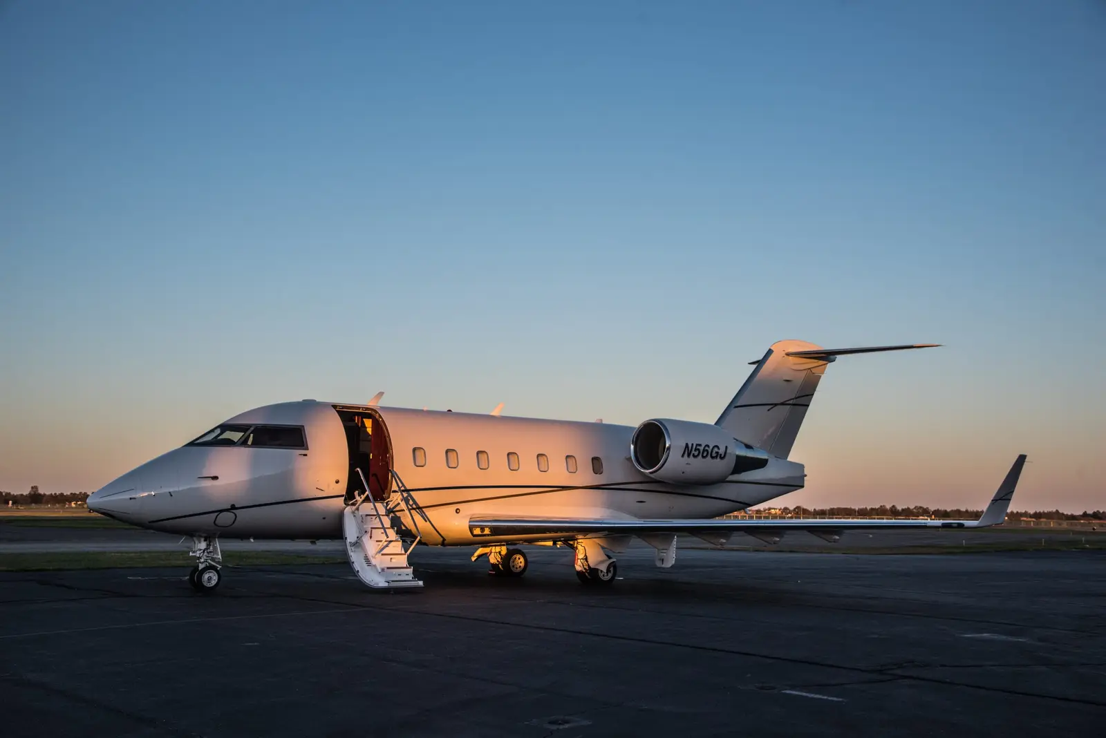 Bombardier Challenger 604 N99CT operated by Ventura Air Services, exterior