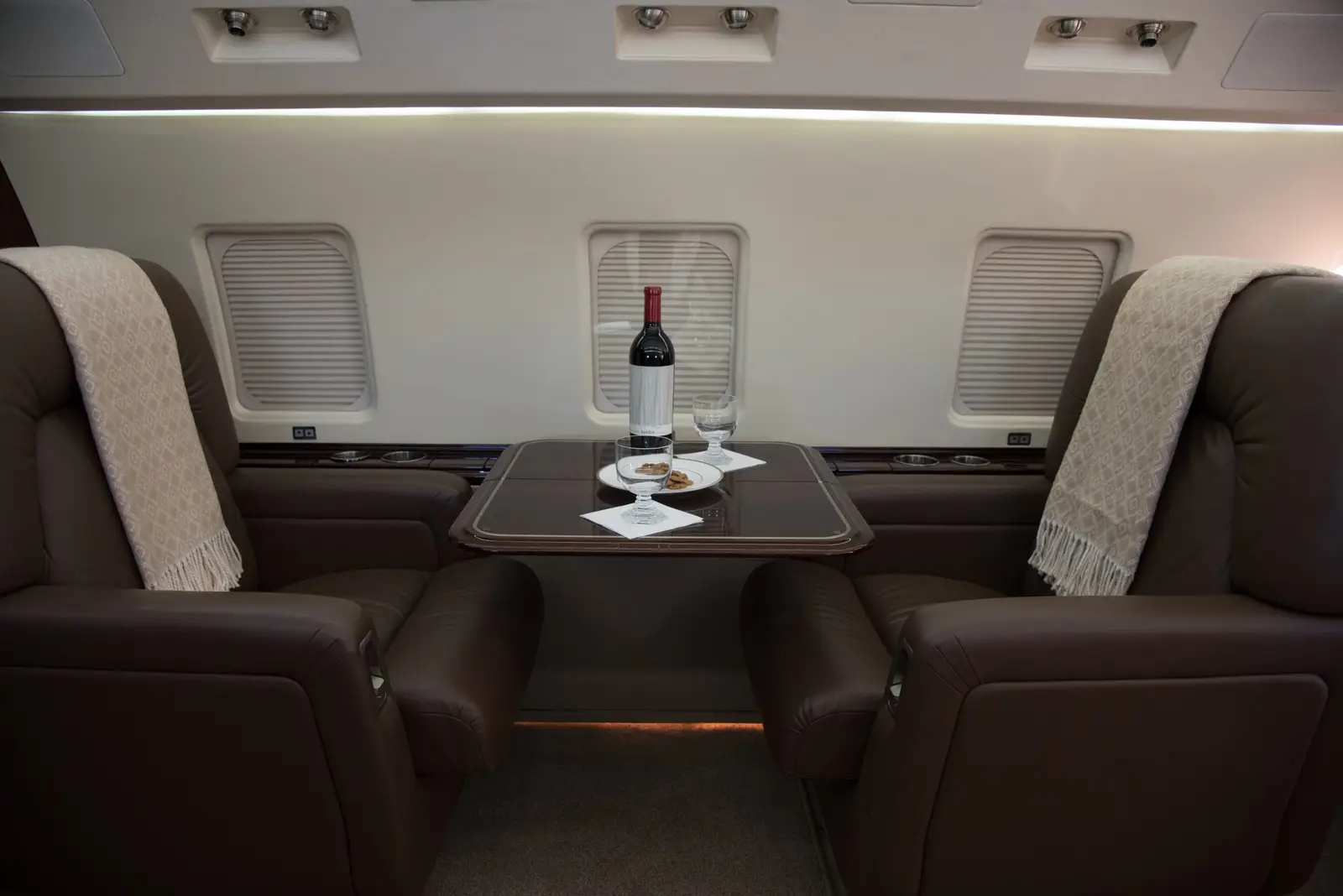 Bombardier Challenger 604 N99CT operated by Ventura Air Services photo 5