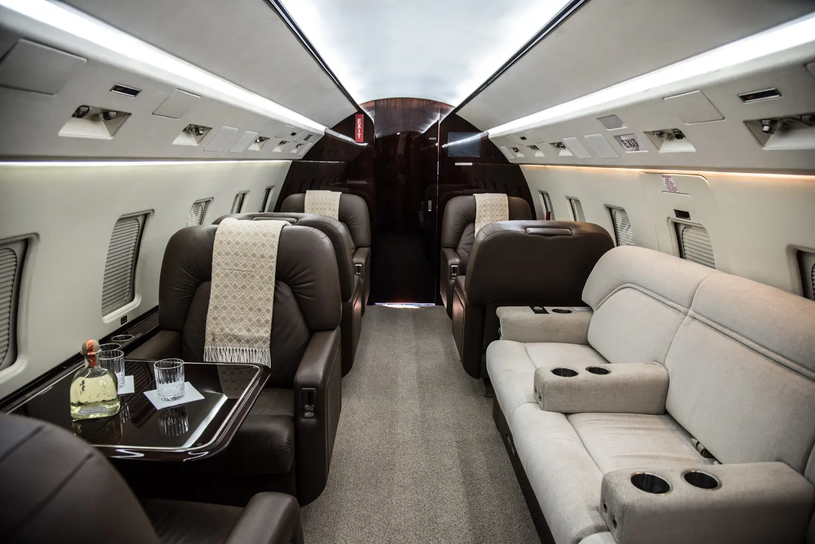 Bombardier Challenger 604 N99CT operated by Ventura Air Services photo 6