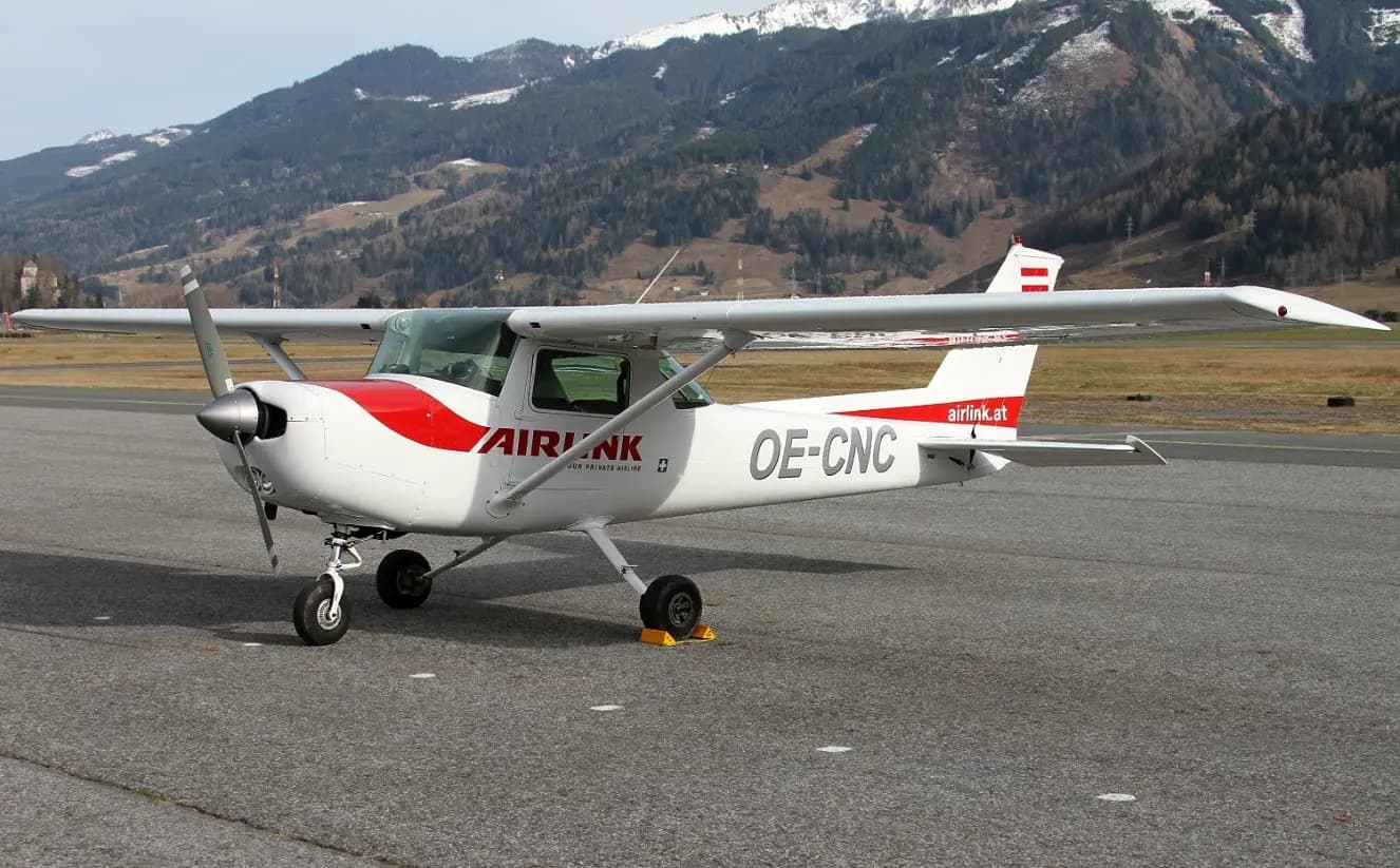 Cessna 152 OE-CNC operated by Airlink Luftverkehrs GmbH, exterior