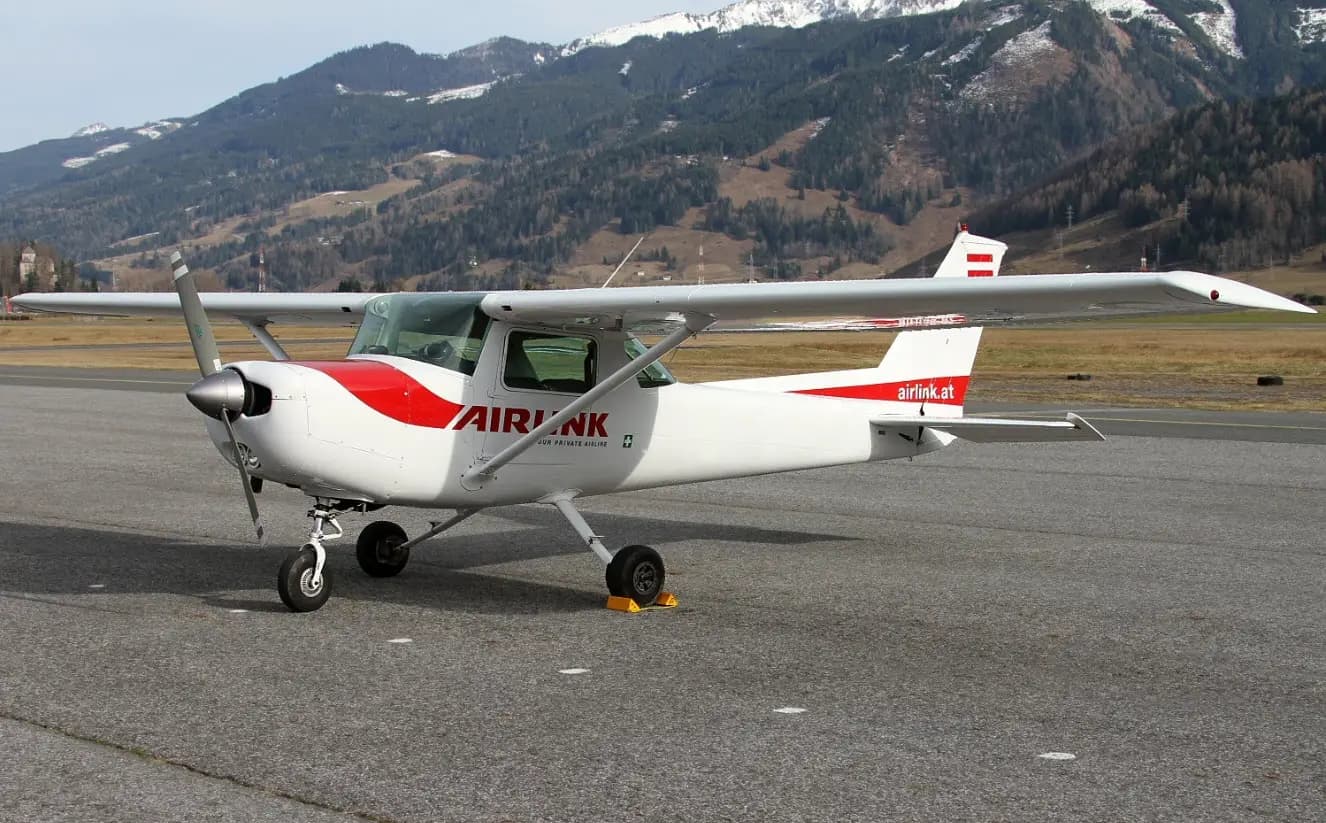 Cessna 152 OE-CNC operated by Airlink Luftverkehrs GmbH photo 3