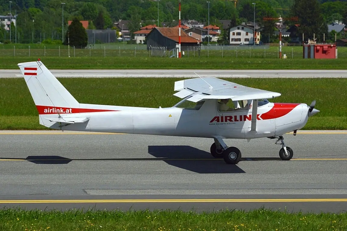Cessna 152 OE-CRS operated by Airlink Luftverkehrs GmbH photo 3