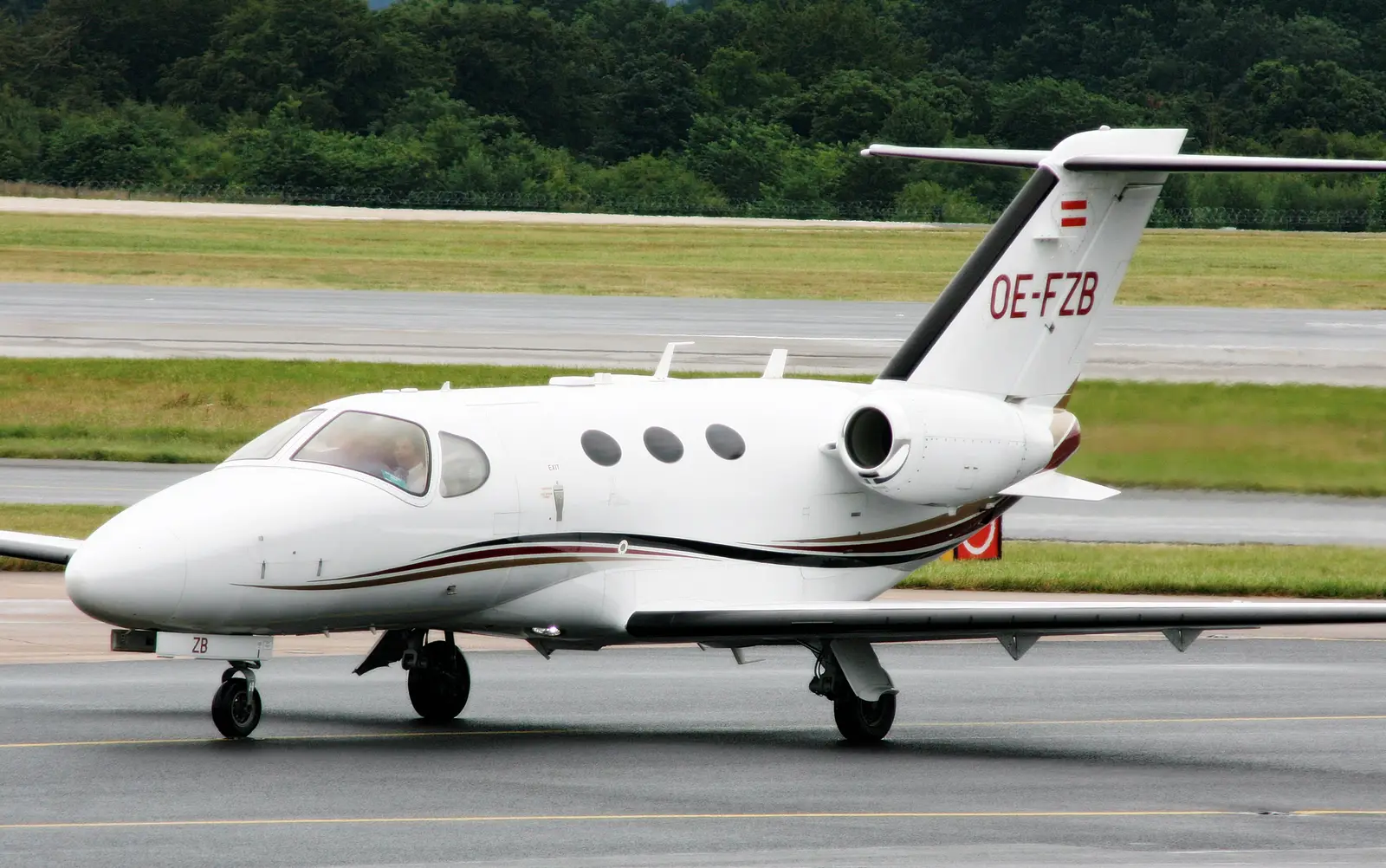 Cessna Citation Mustang OE-FZB operated by GlobeAir, exterior