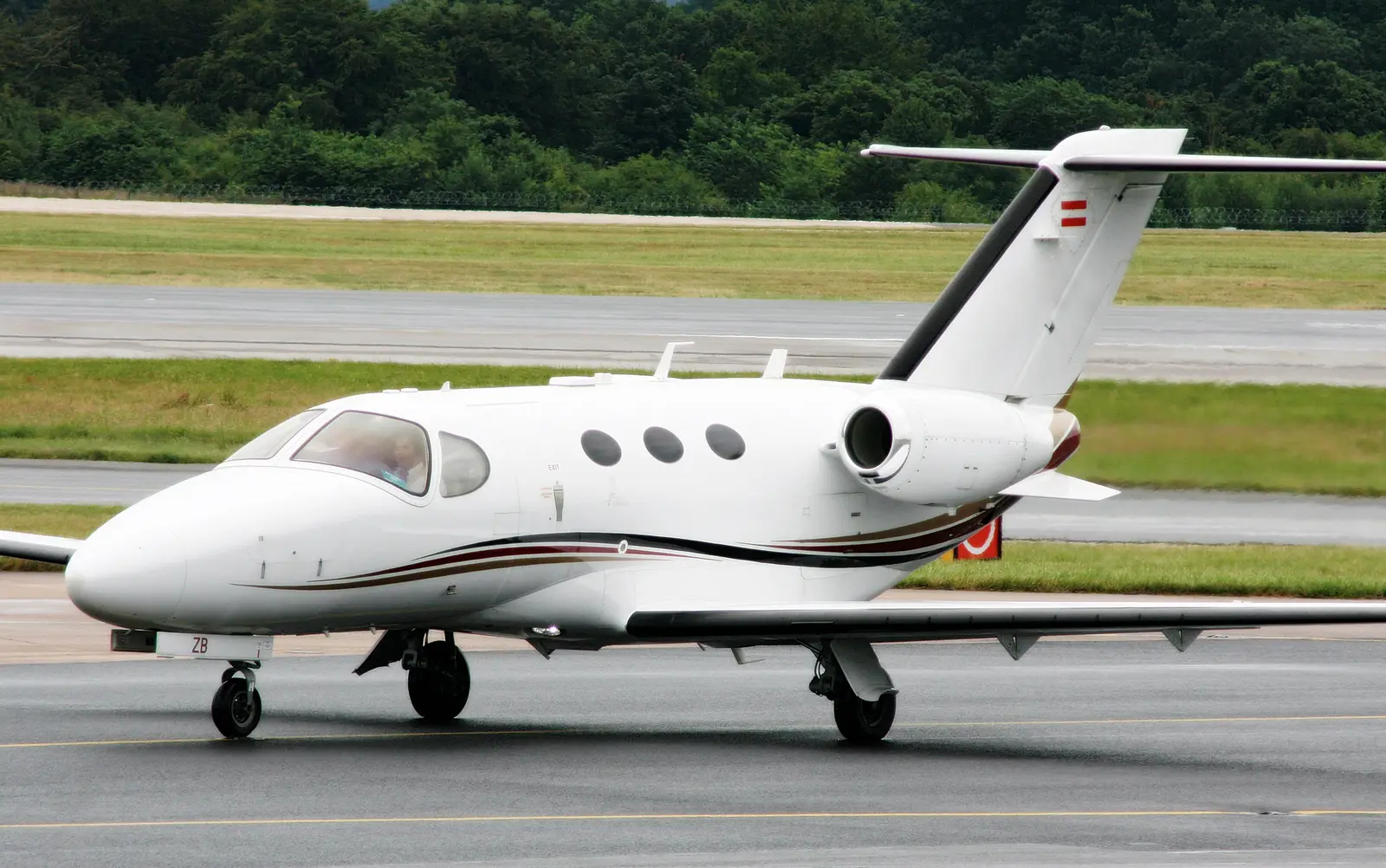 Cessna Citation Mustang OE-FZB operated by GlobeAir photo 4