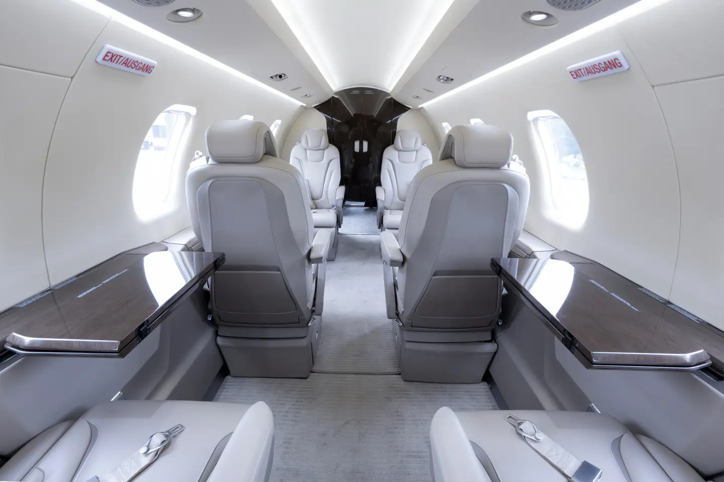 Pilatus PC-24 OE-GLB operated by Platoon Aviation photo 3