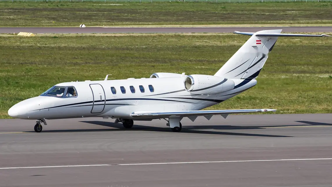 Cessna Citation CJ4 OE-GTI operated by Salzburg Jet Aviation GmbH photo 4