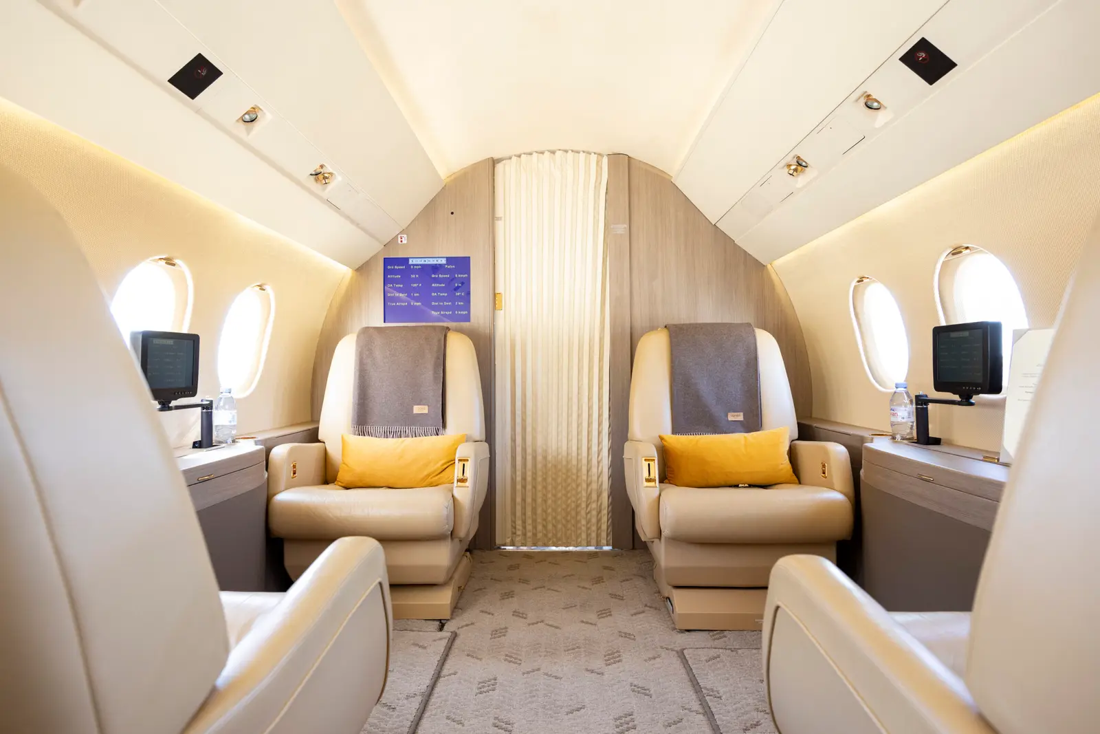 Dassault Falcon 2000EX OE-HCY operated by Skyside GmbH photo 3
