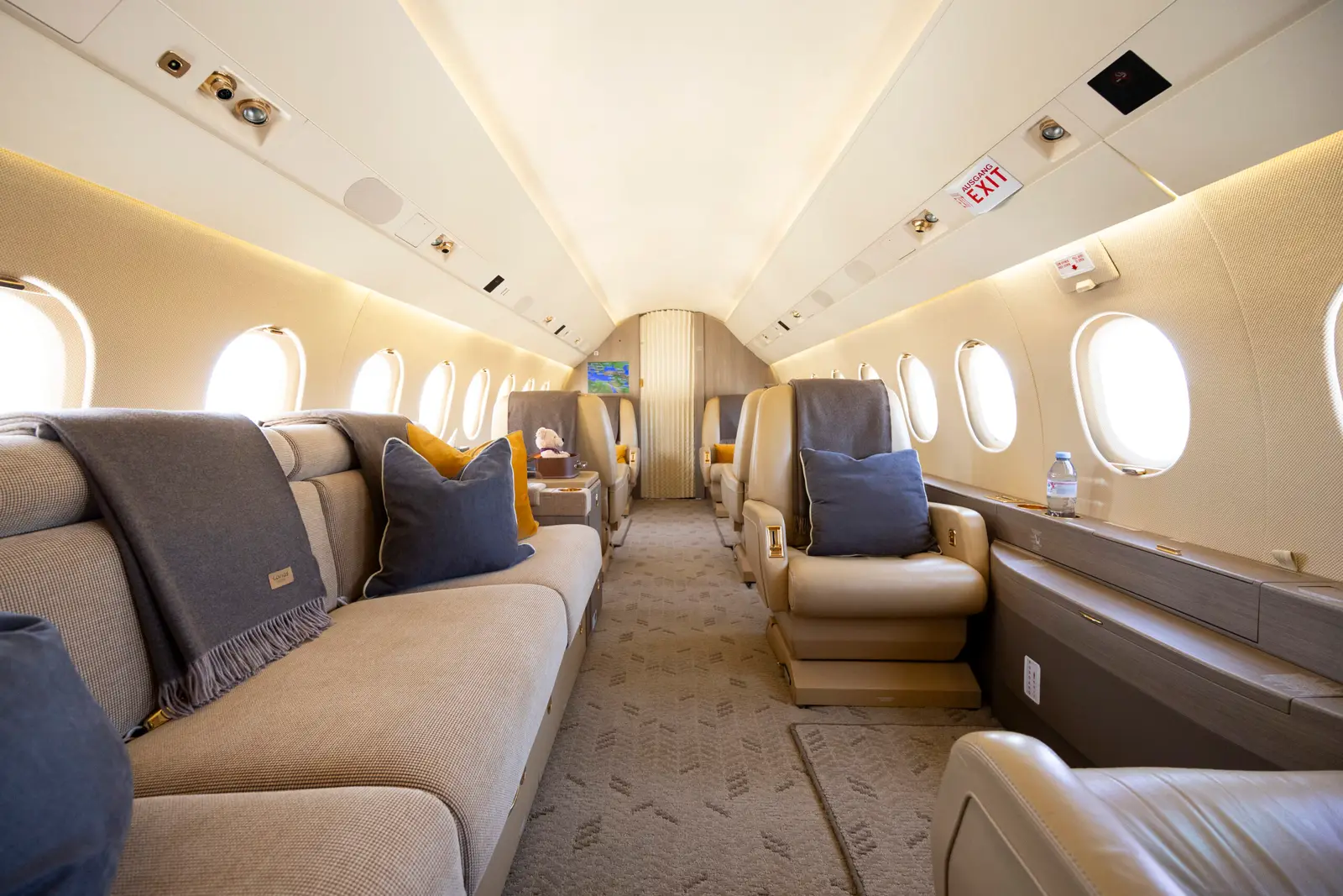 Dassault Falcon 2000EX OE-HCY operated by Skyside GmbH photo 4