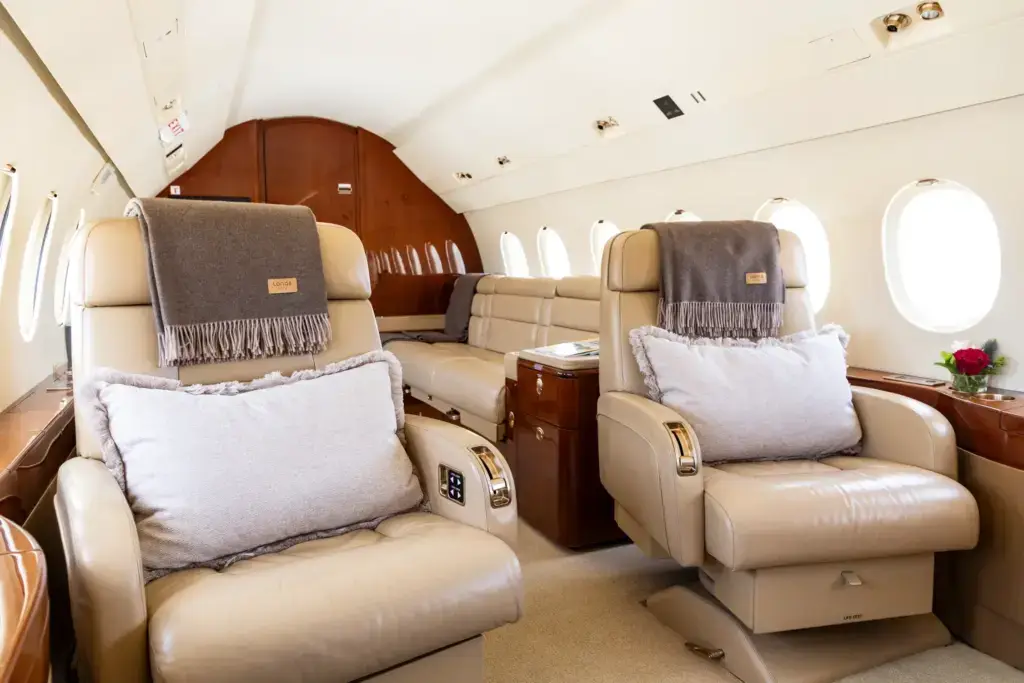 Dassault Falcon 2000LX OE-HHS operated by Skyside GmbH photo 4