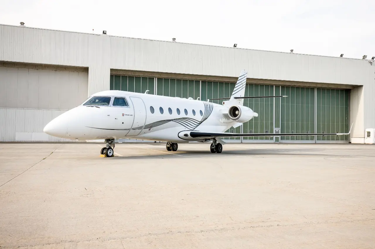 Gulfstream G200 OE-HTI operated by Avcon Jet AG photo 4