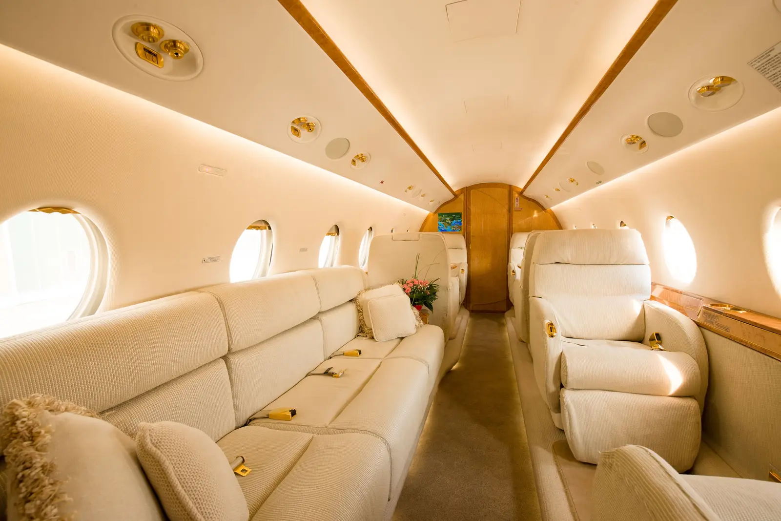 Gulfstream G200 OE-HTI operated by Avcon Jet AG photo 2