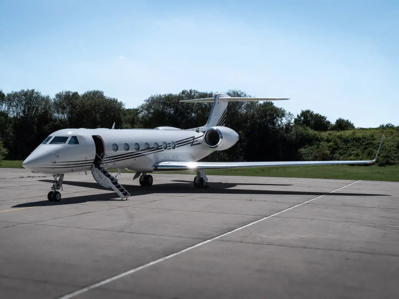 Gulfstream G550 OE-IKG operated by Skyside GmbH photo 2