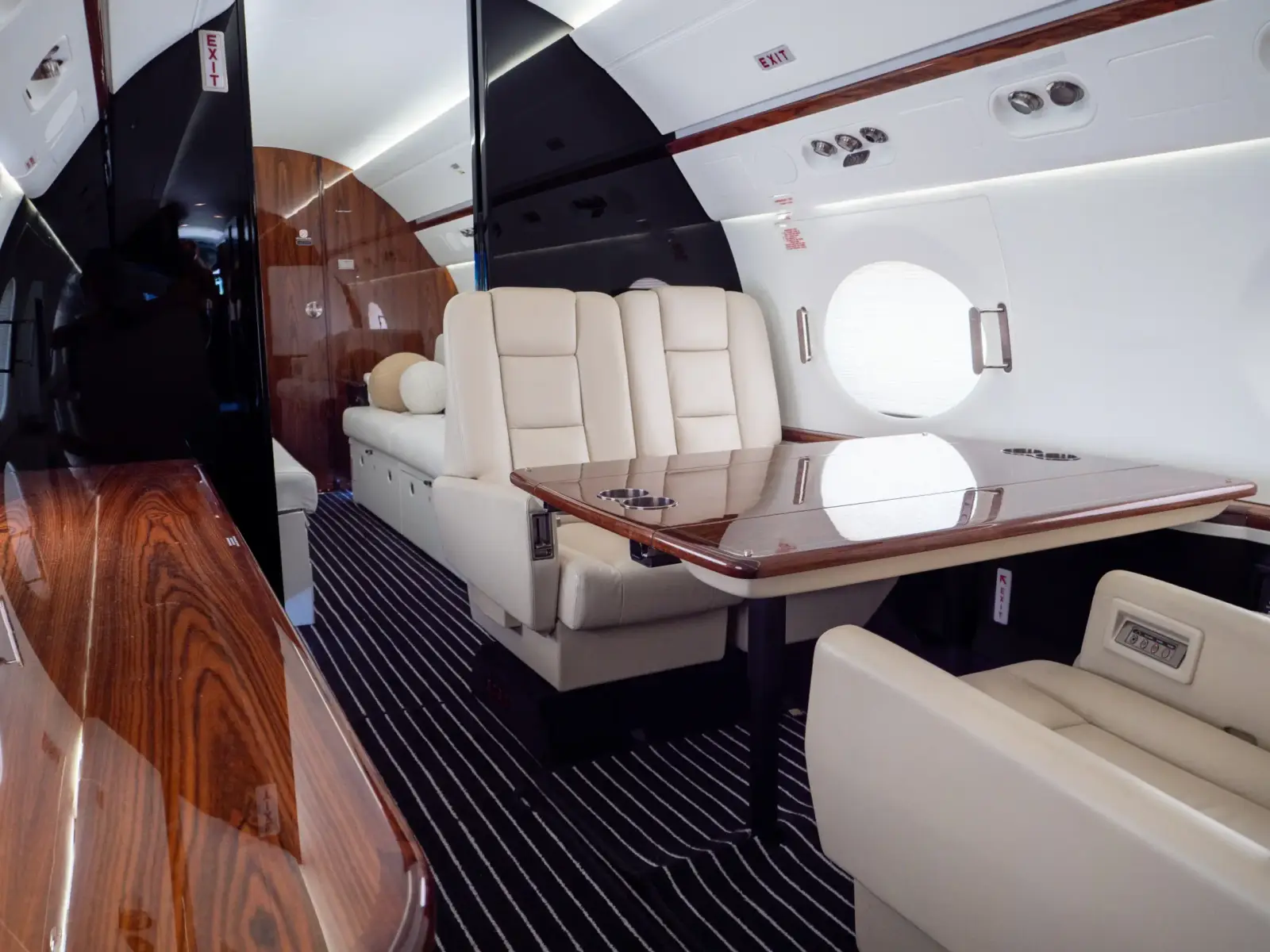 Gulfstream G550 OE-IKG operated by Skyside GmbH photo 6
