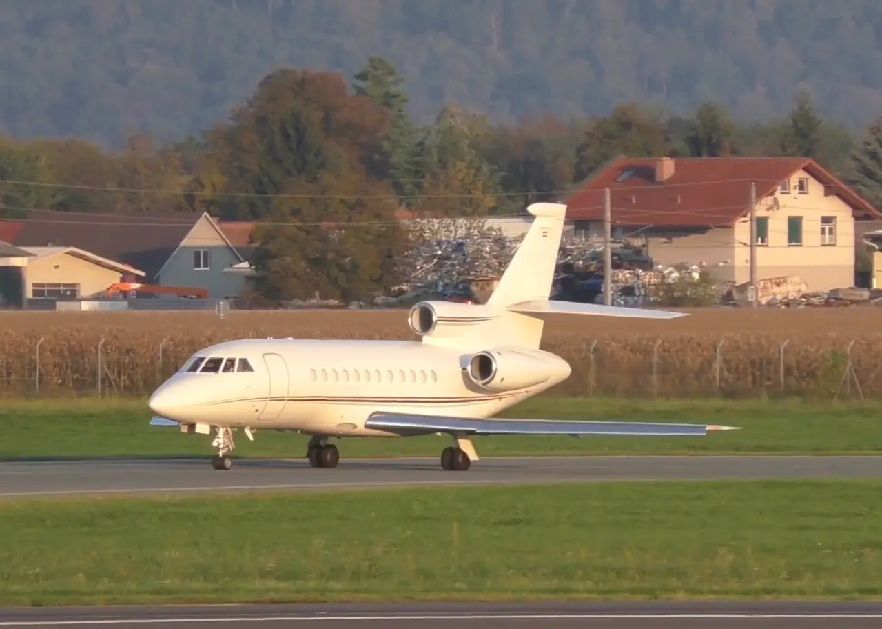 Dassault Falcon 900EX OE-IMI operated by Avcon Jet AG photo 2