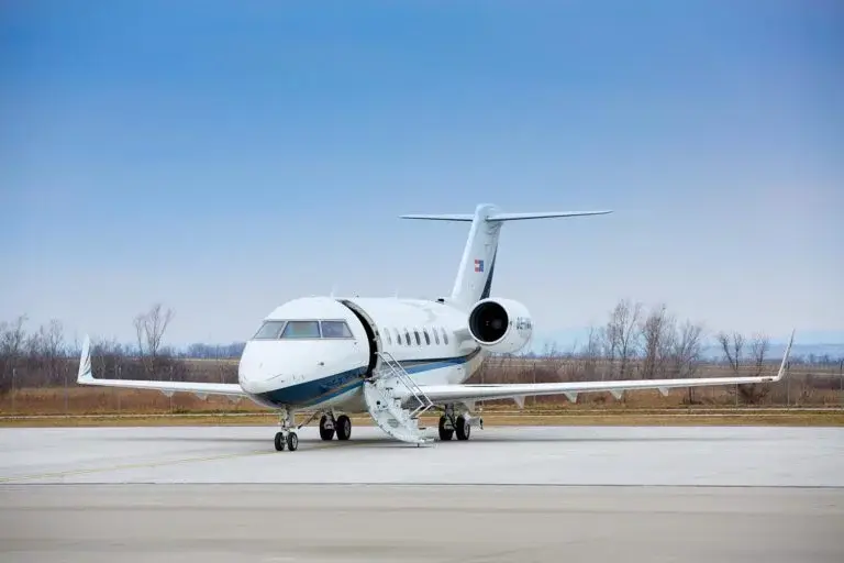 Bombardier Challenger 605 OE-INK operated by SPARFELL Aviation Group photo 4