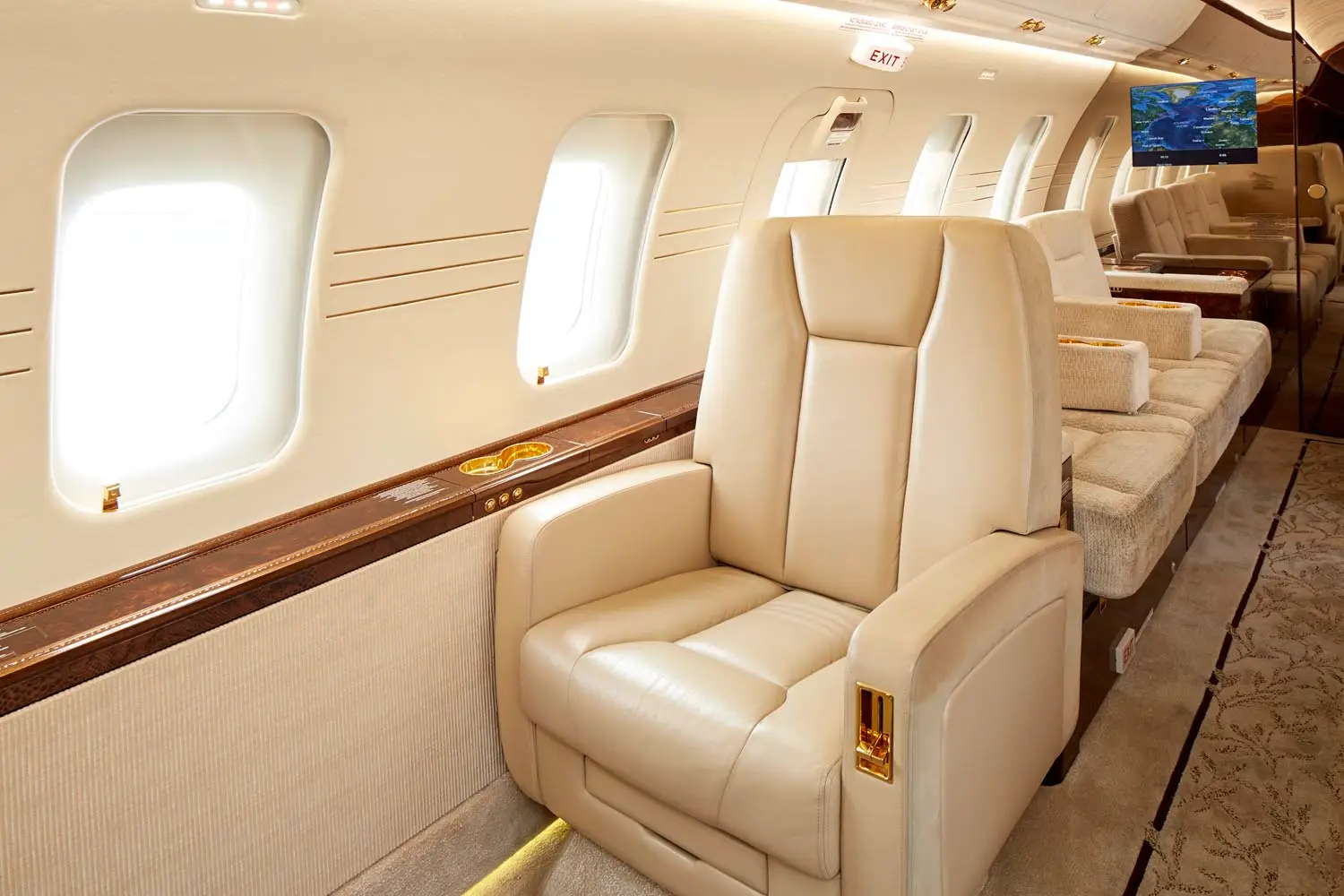 Bombardier Challenger 605 OE-INK operated by SPARFELL Aviation Group photo 5