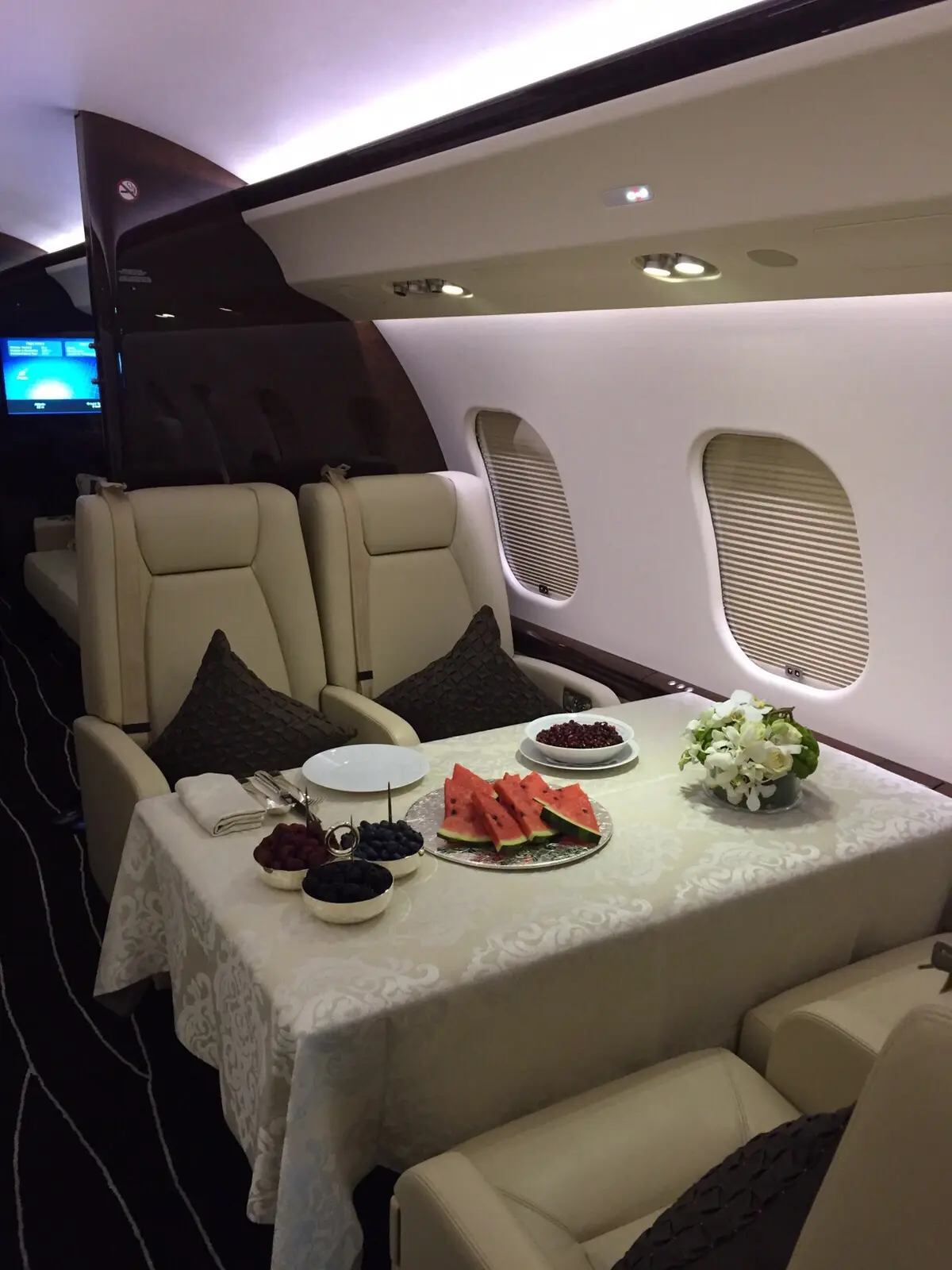 Bombardier Global Express XRS OE-ISJ operated by Avcon Jet AG photo 2