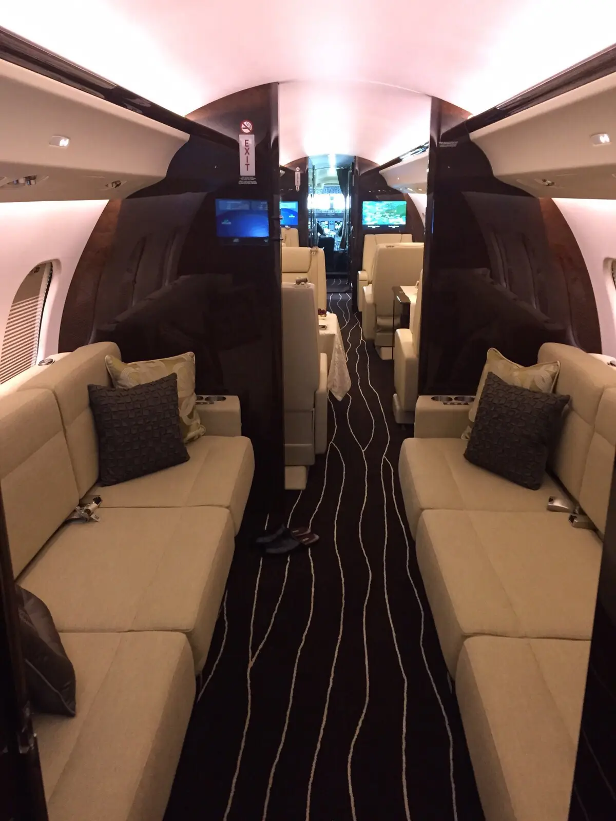Bombardier Global Express XRS OE-ISJ operated by Avcon Jet AG photo 3