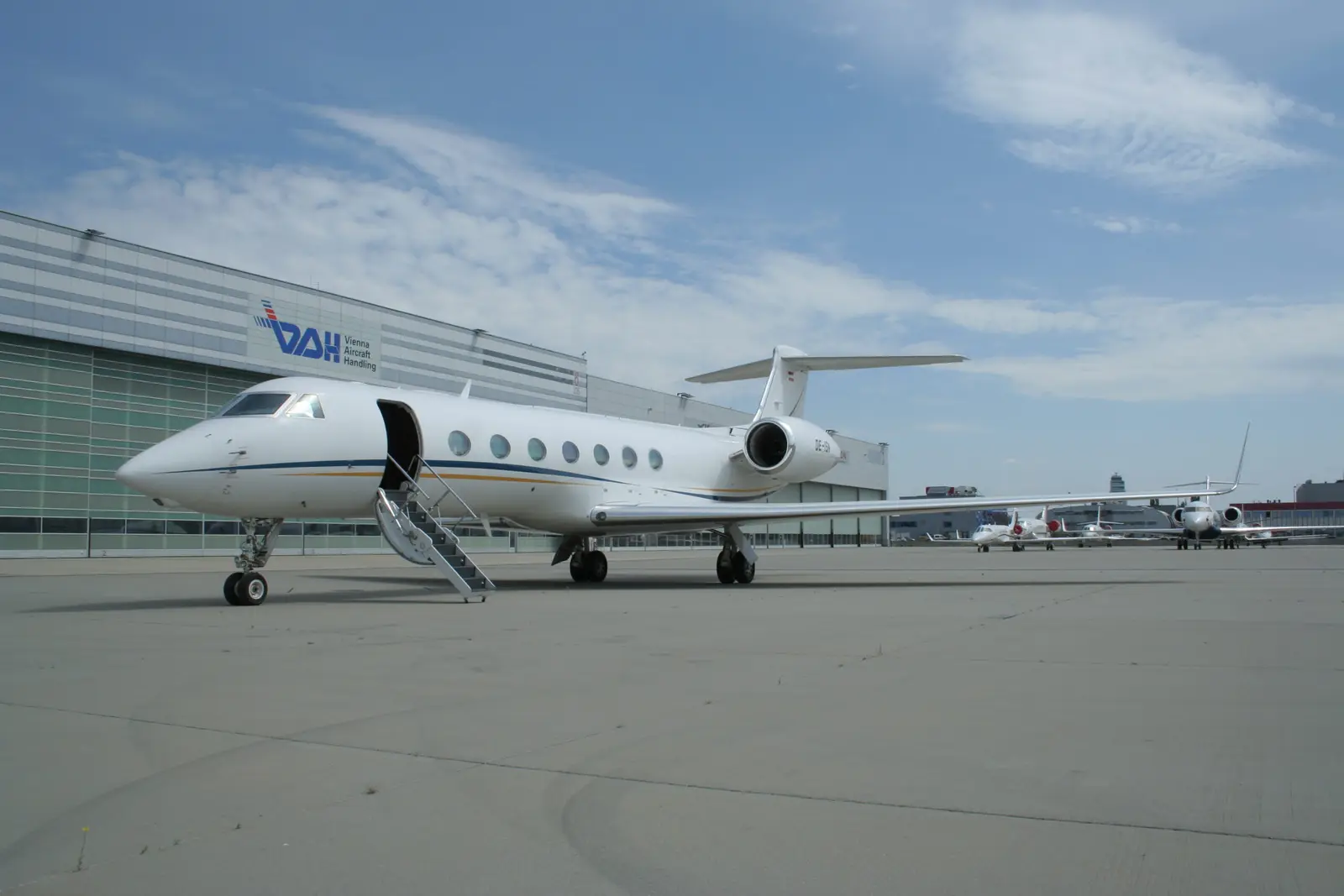 Gulfstream G550 OE-ISN operated by Avcon Jet AG, exterior