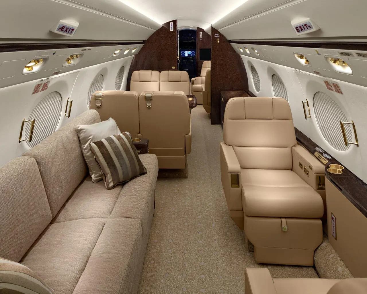 Gulfstream G550 OE-ISN operated by Avcon Jet AG photo 2