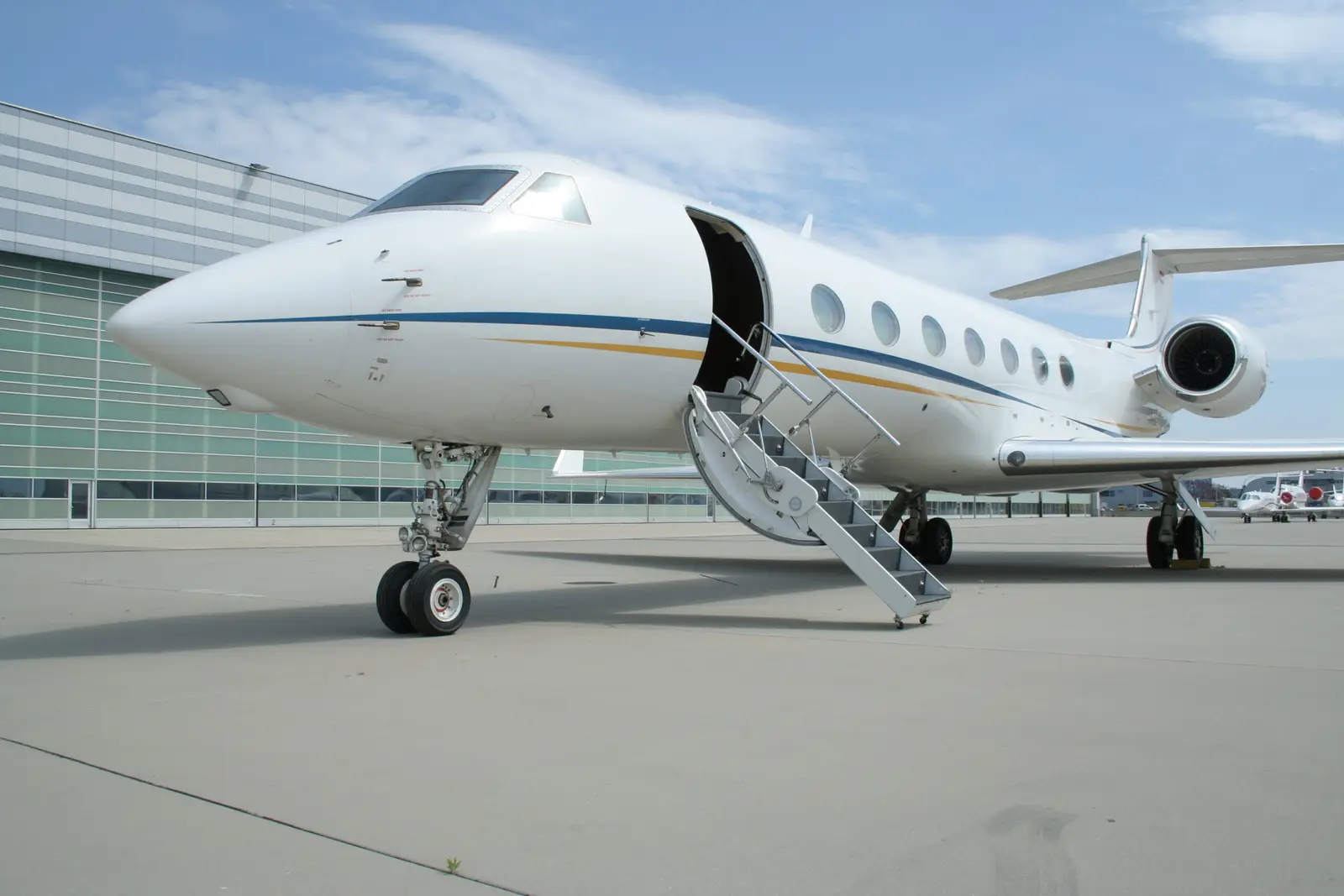 Gulfstream G550 OE-ISN operated by Avcon Jet AG photo 5