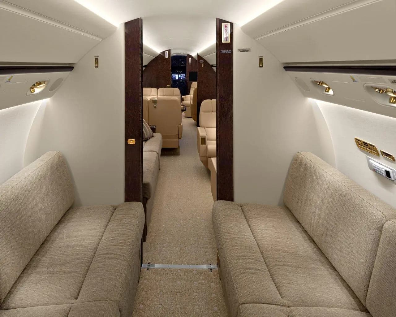 Gulfstream G550 OE-ISN operated by Avcon Jet AG photo 6