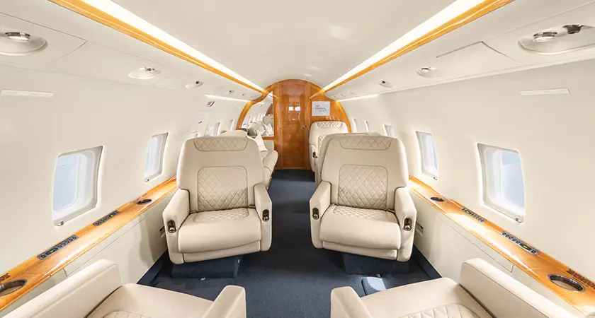 Bombardier Challenger 604 OE-ITH operated by Air Independence photo 2