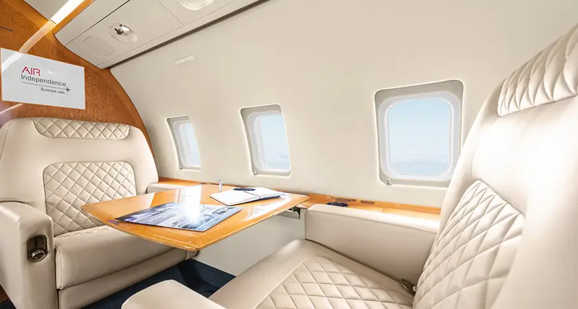 Bombardier Challenger 604 OE-ITH operated by Air Independence photo 4