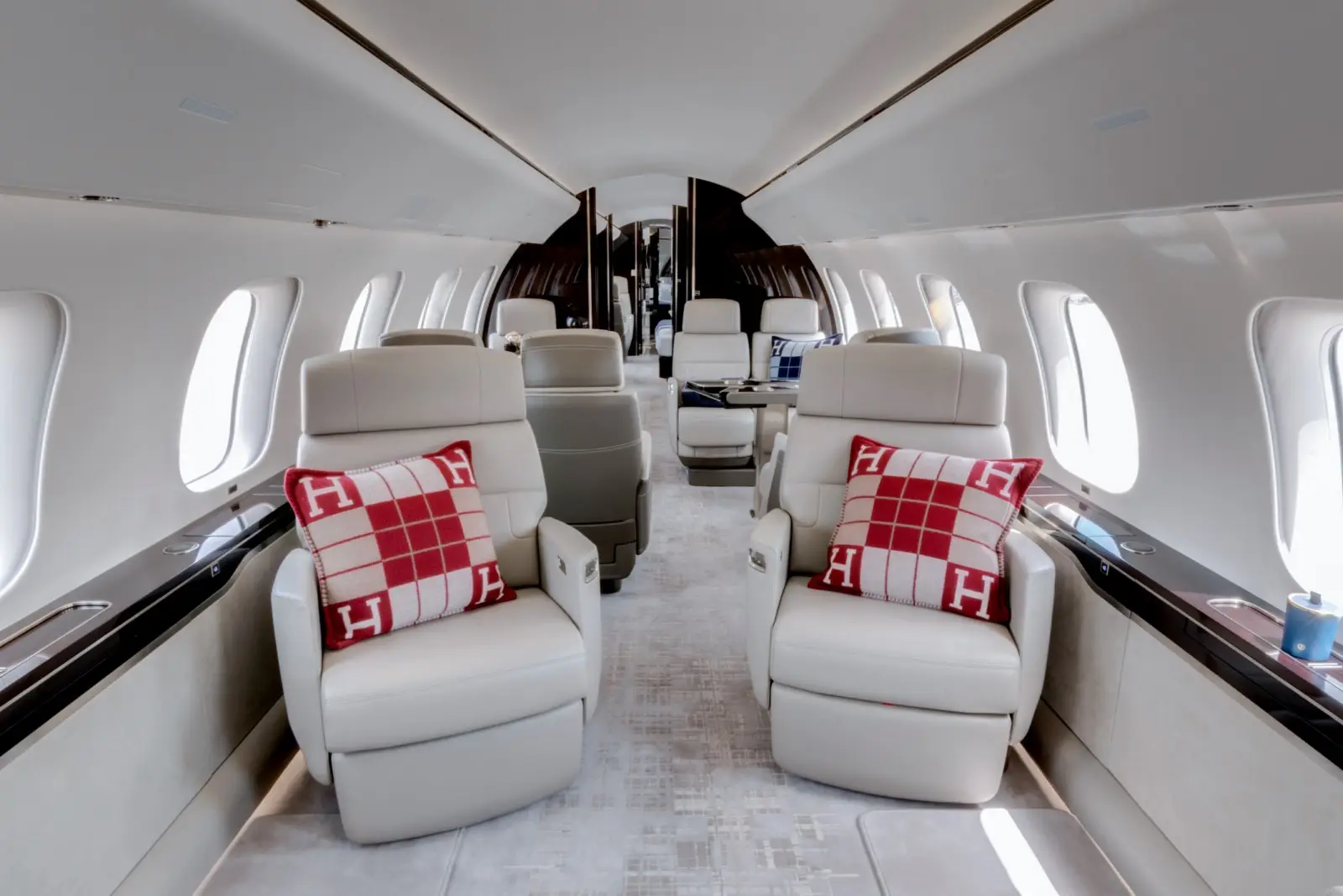 Bombardier Global 7500 OE-IXI operated by Global Jet photo 3