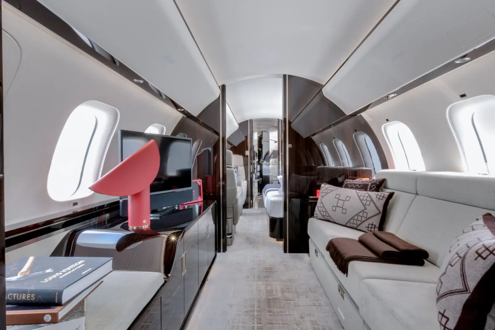 Bombardier Global 7500 OE-IXI operated by Global Jet photo 6