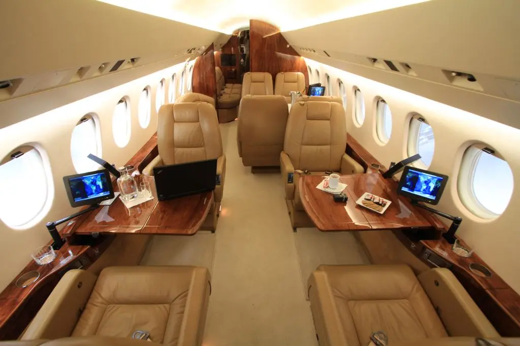 Dassault Falcon 900DX OE-IYY operated by Salzburg Jet Aviation GmbH photo 2