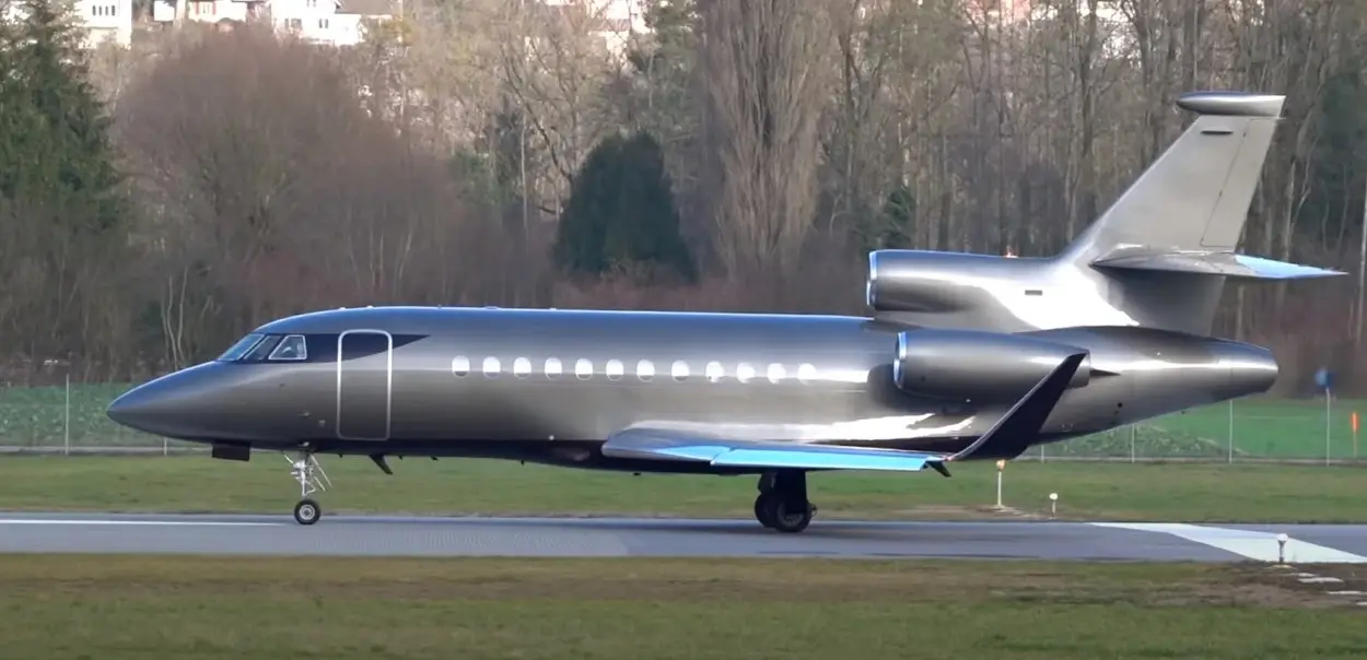 Dassault Falcon 900DX OE-IYY operated by Salzburg Jet Aviation GmbH photo 3
