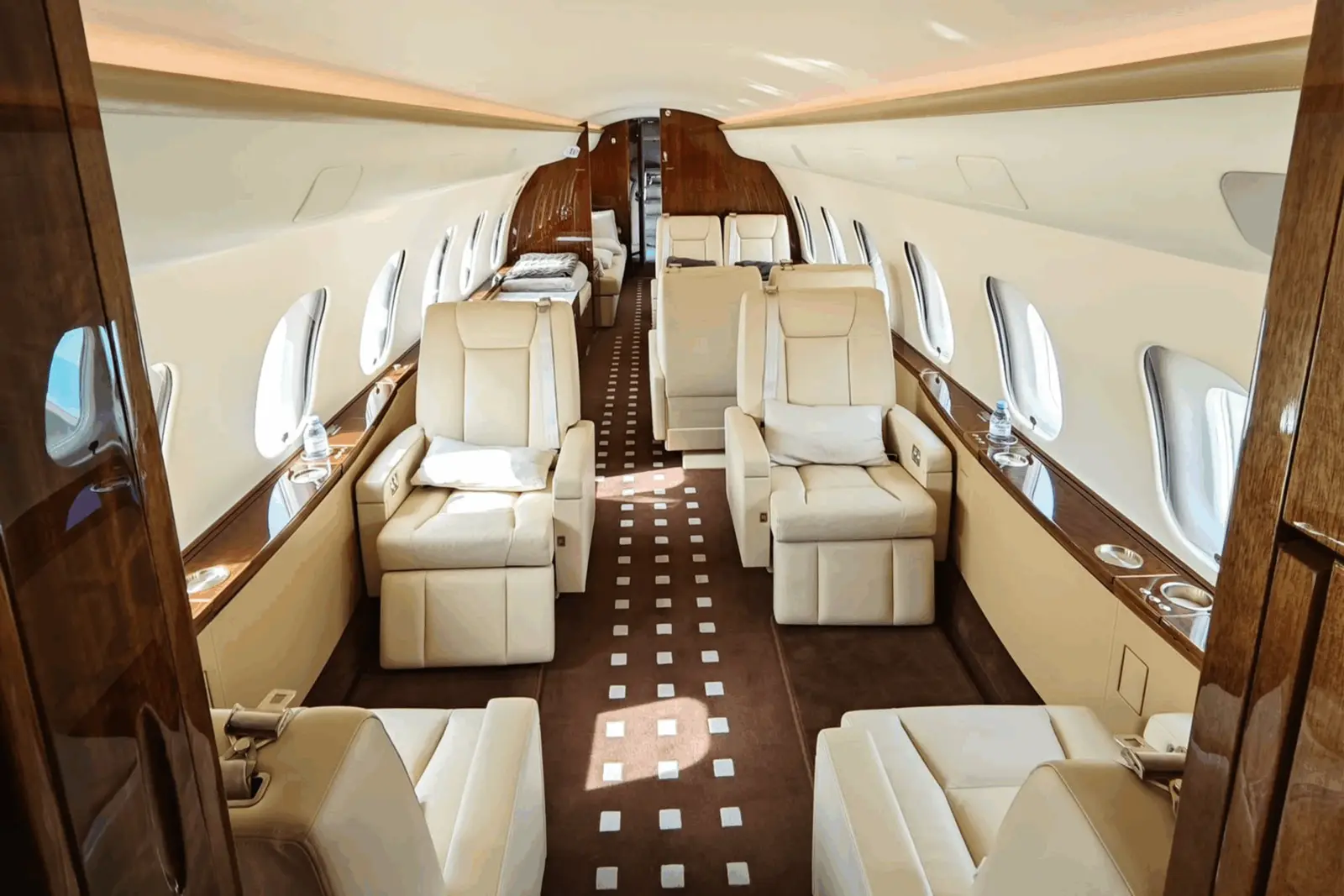 Bombardier Global 5000 OE-LGE operated by Skyside GmbH photo 3