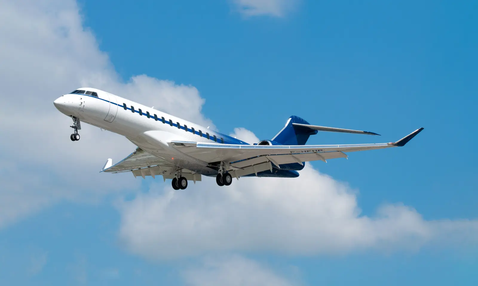 Bombardier Global 7500 OE-LOE