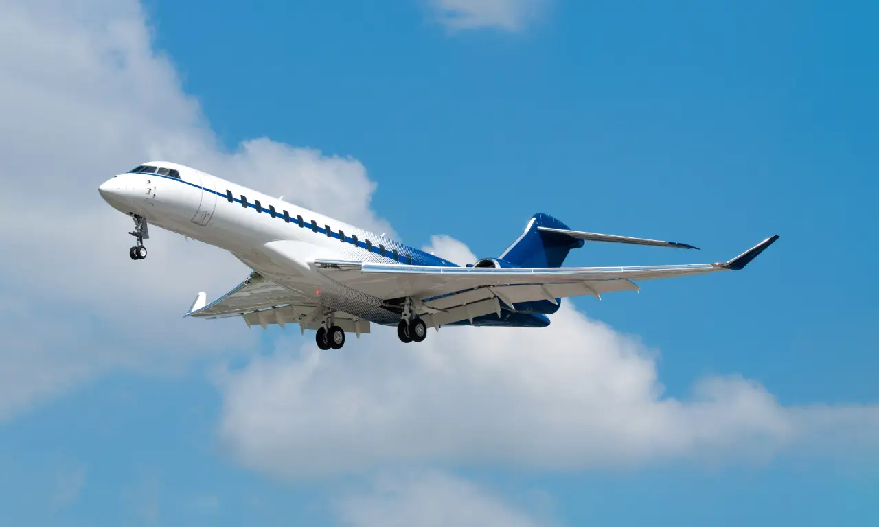 Bombardier Global 7500 OE-LOE operated by SPARFELL Aviation Group photo 3