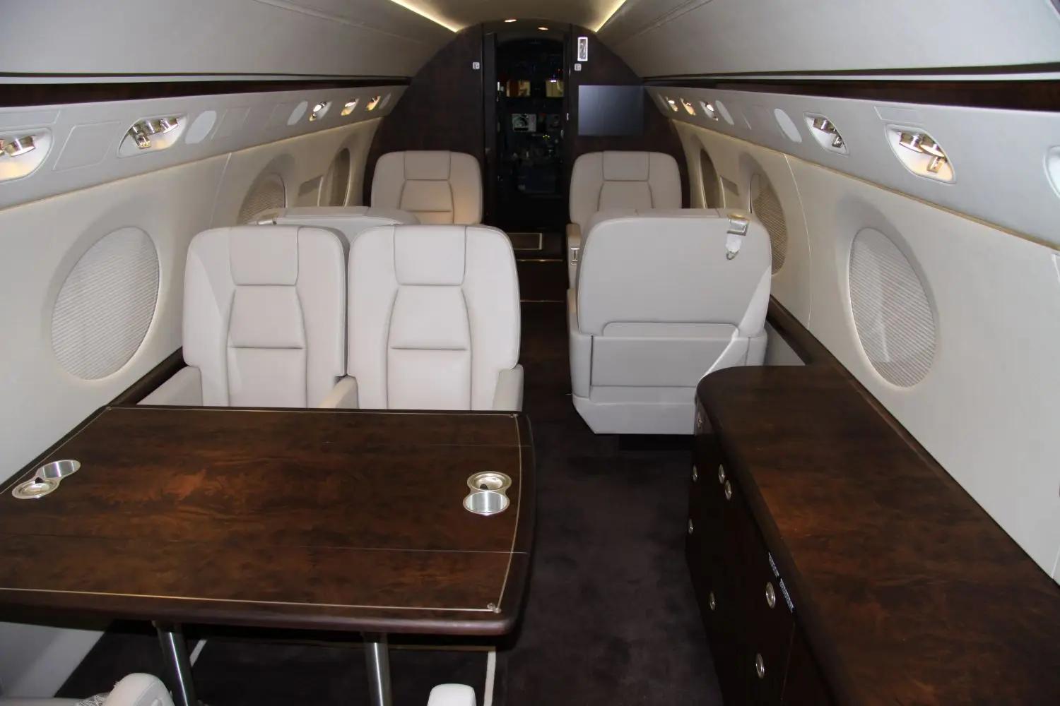Gulfstream G450 OE-LSC operated by Mjet Gmbh photo 3