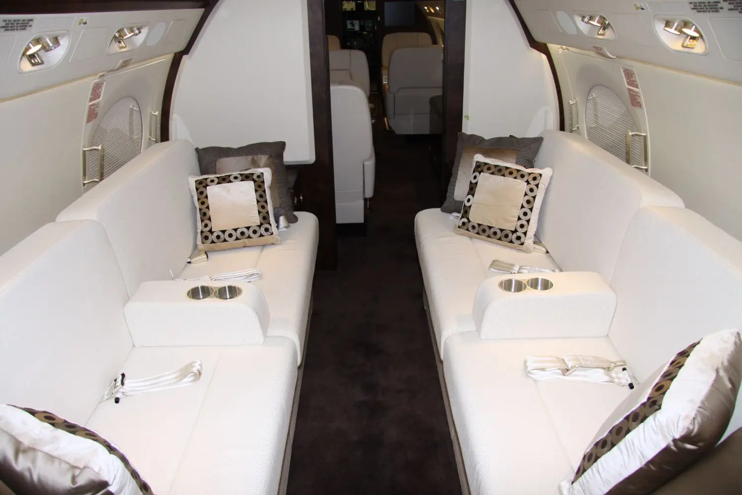 Gulfstream G450 OE-LSC operated by Mjet Gmbh photo 5