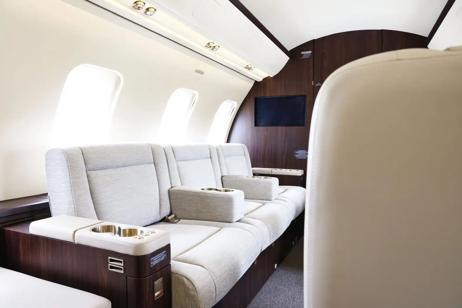 Bombardier Challenger 605 OK-BPS operated by Eclair Aviation photo 6