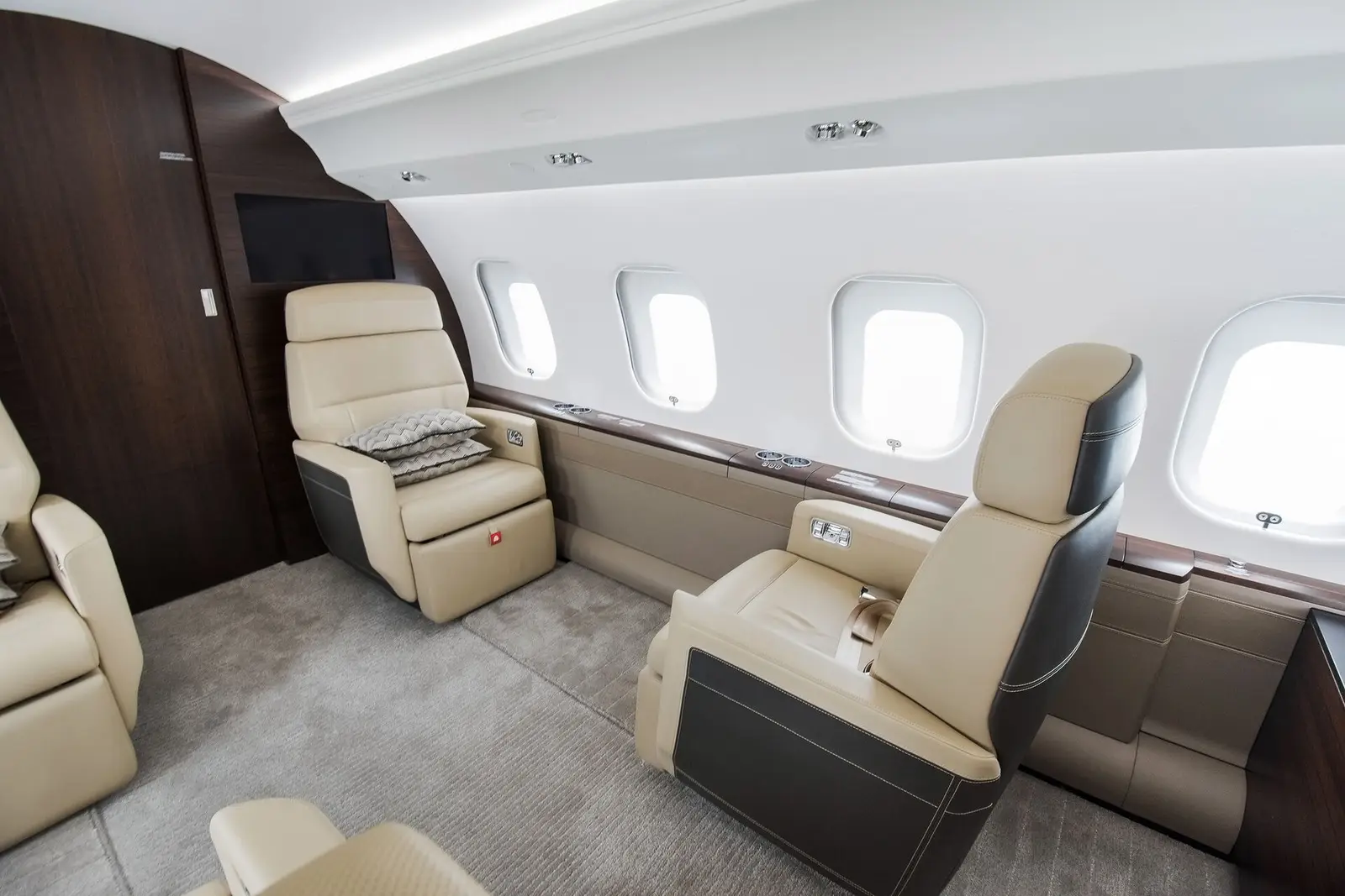 Bombardier Global 6000 OK-GRX operated by Eclair Aviation photo 4