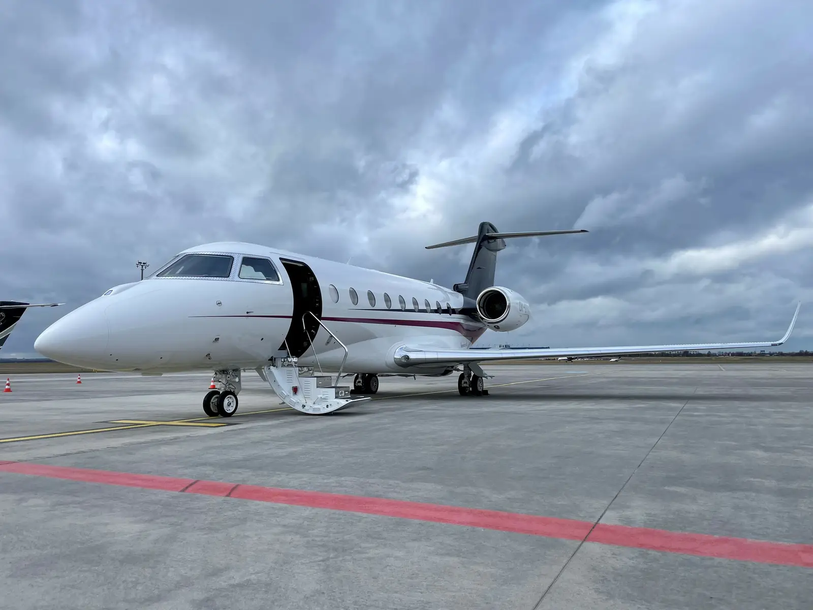 Gulfstream G280 OK-GTX operated by Eclair Aviation photo 4