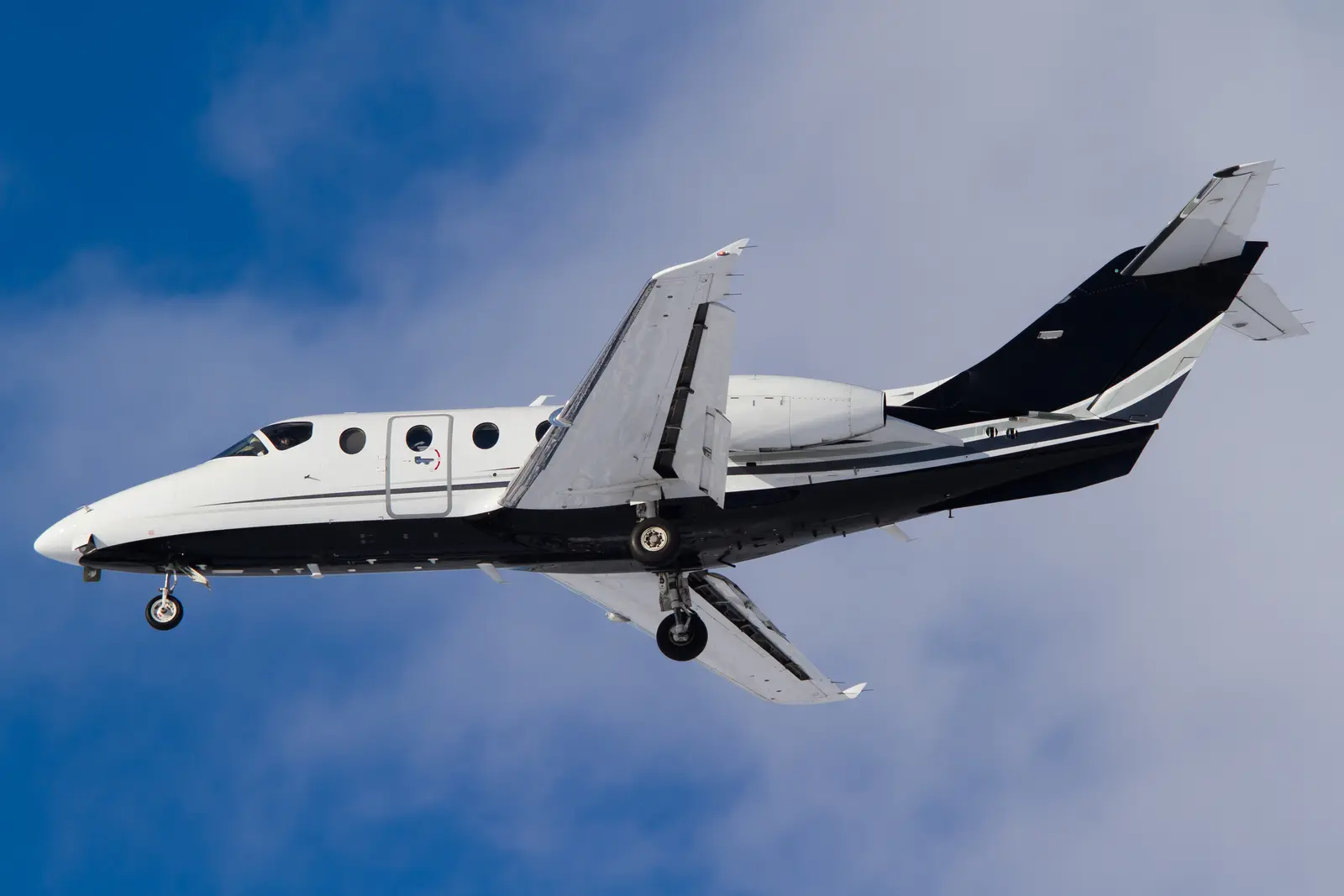 Nextant 400XT OK-JFA operated by Time Air photo 4