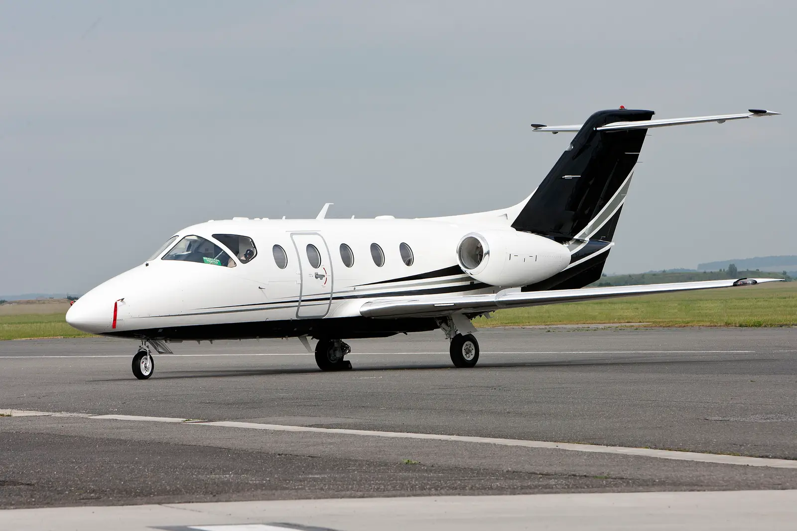 Nextant 400XT OK-PPP operated by Time Air photo 4