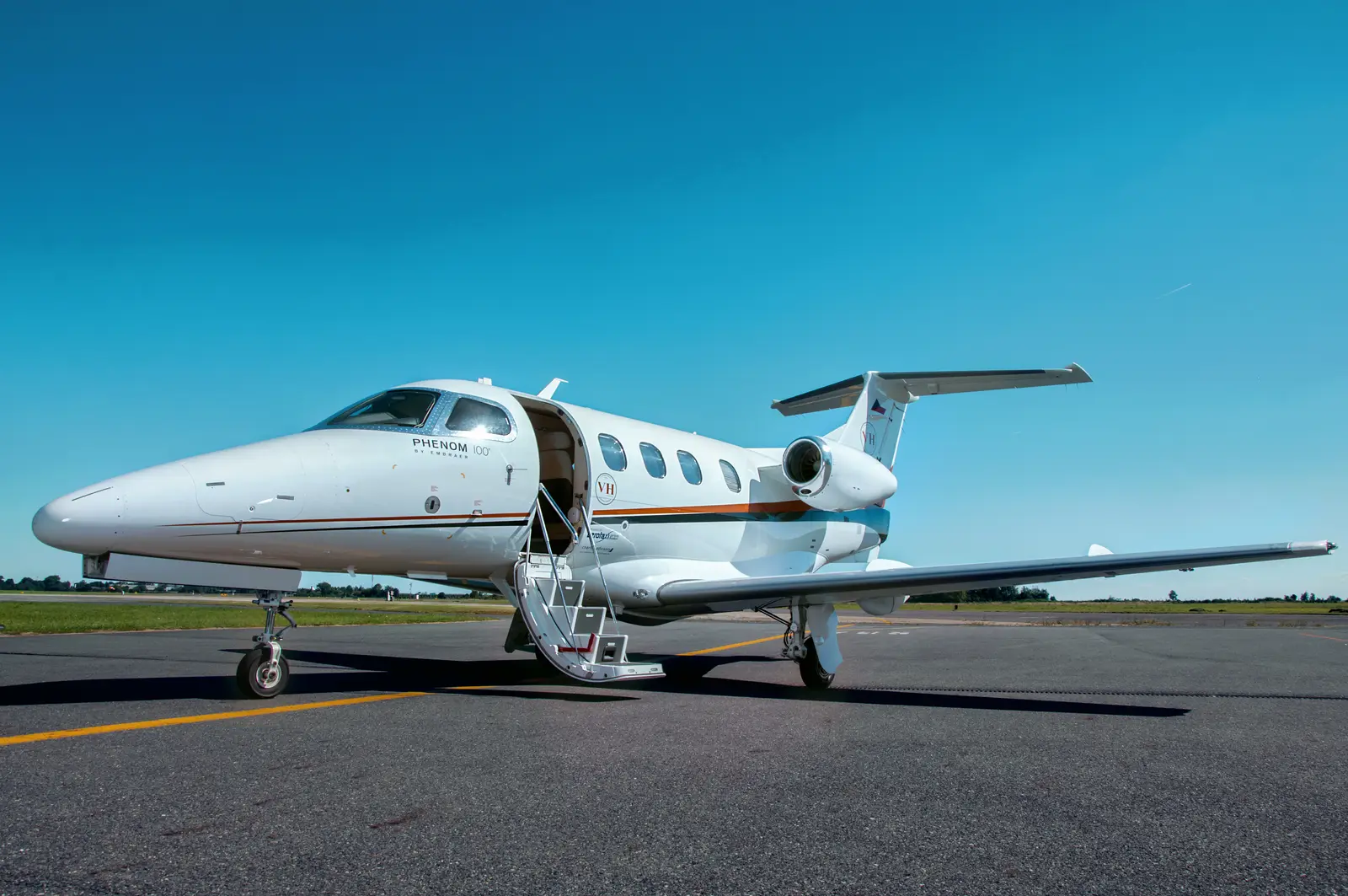 Embraer Phenom 100 OK-VAN operated by Air Prague s.r.o. photo 4