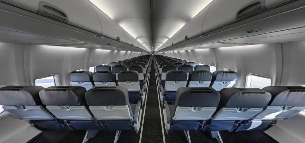 Boeing 737-800 OM-KEX