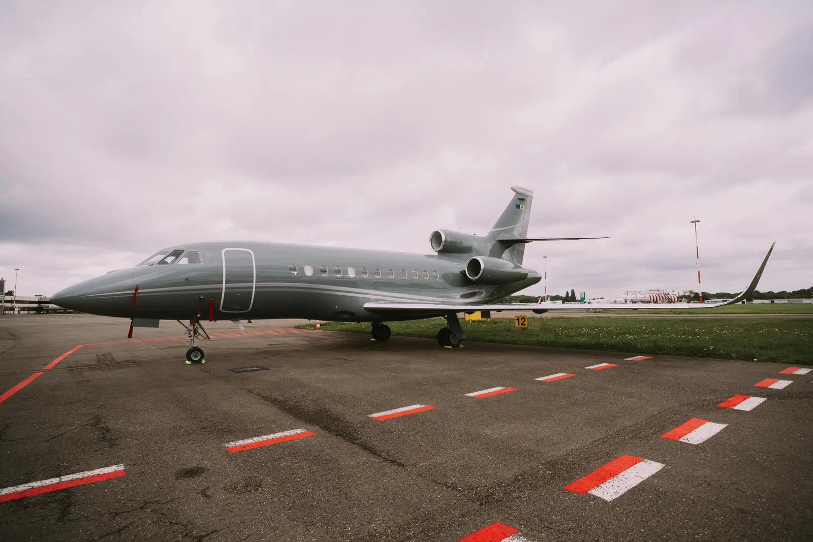 Dassault Falcon 900 OO-VMV operated by FLYINGGROUP photo 2